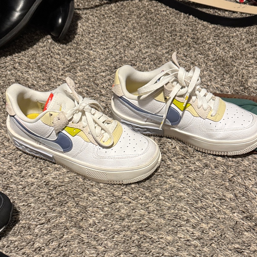 Nike Women's Shoes - White, Yellow, Blue